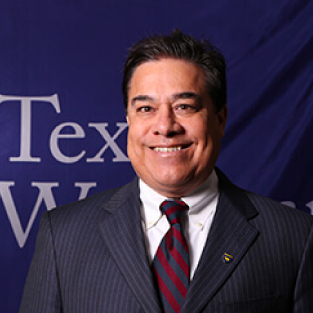 Headshot of Hector Quintanilla